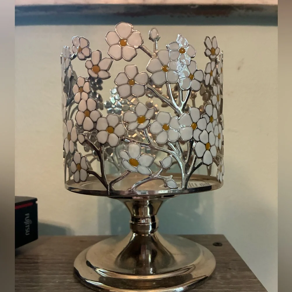 Bath and Body Works- candle holder - Picture 1 of 1